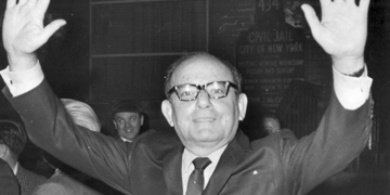 Santo Trafficante welcomes mobsters to South Florida.